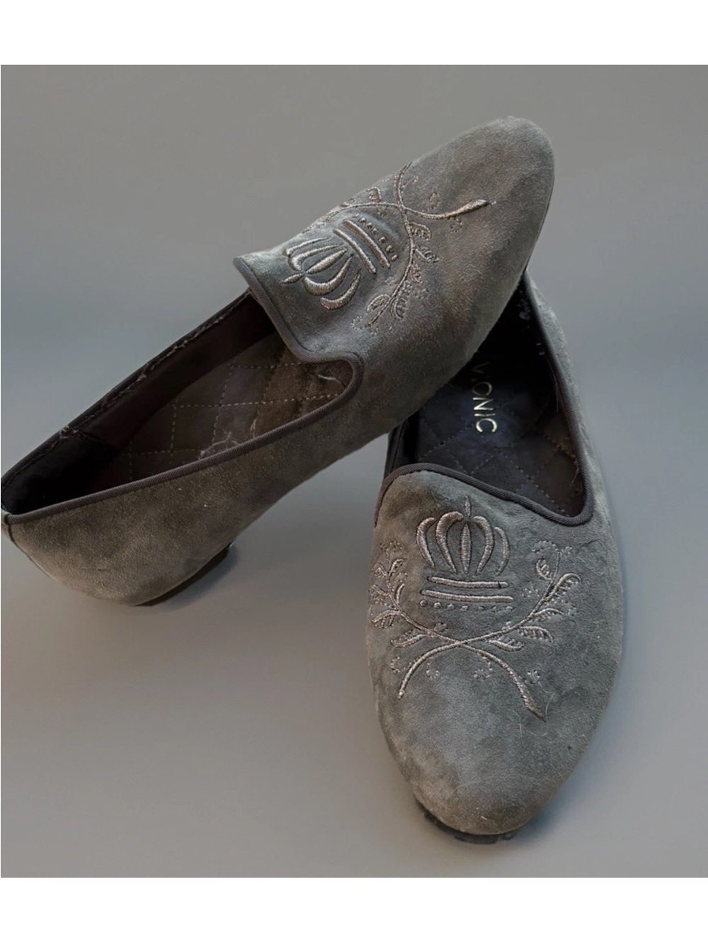 VIONIC Shoes Flats Dark Gray Suede Leather ROMI Embroidered Crest Loafers Sz 8
